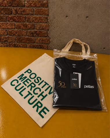 Petlas için Positive Studio merch üretimi