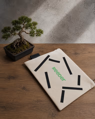 Reeder için Positive Studio merch üretimi